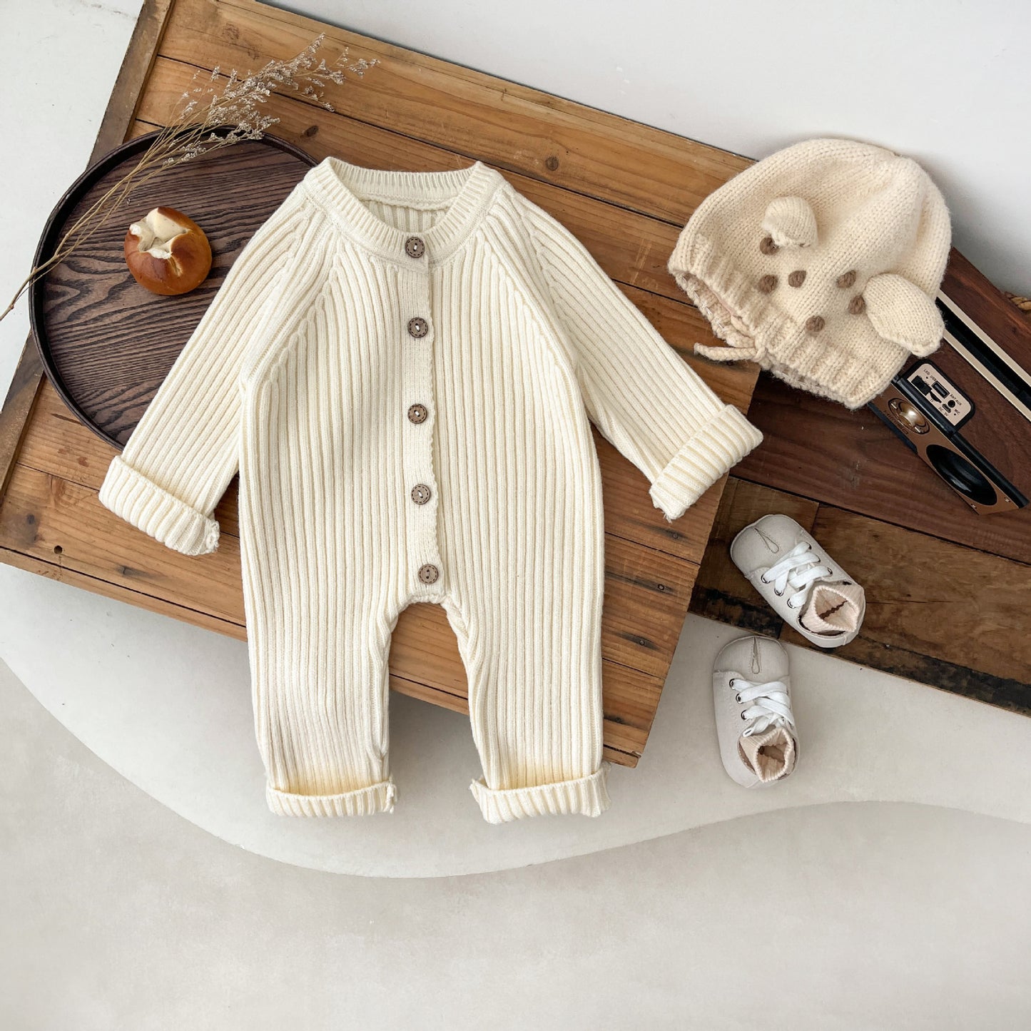 Korean version of baby jumpsuit autumn and winter clothes for boys and girls baby solid color knitted crawling clothes newborn autumn sweater romper